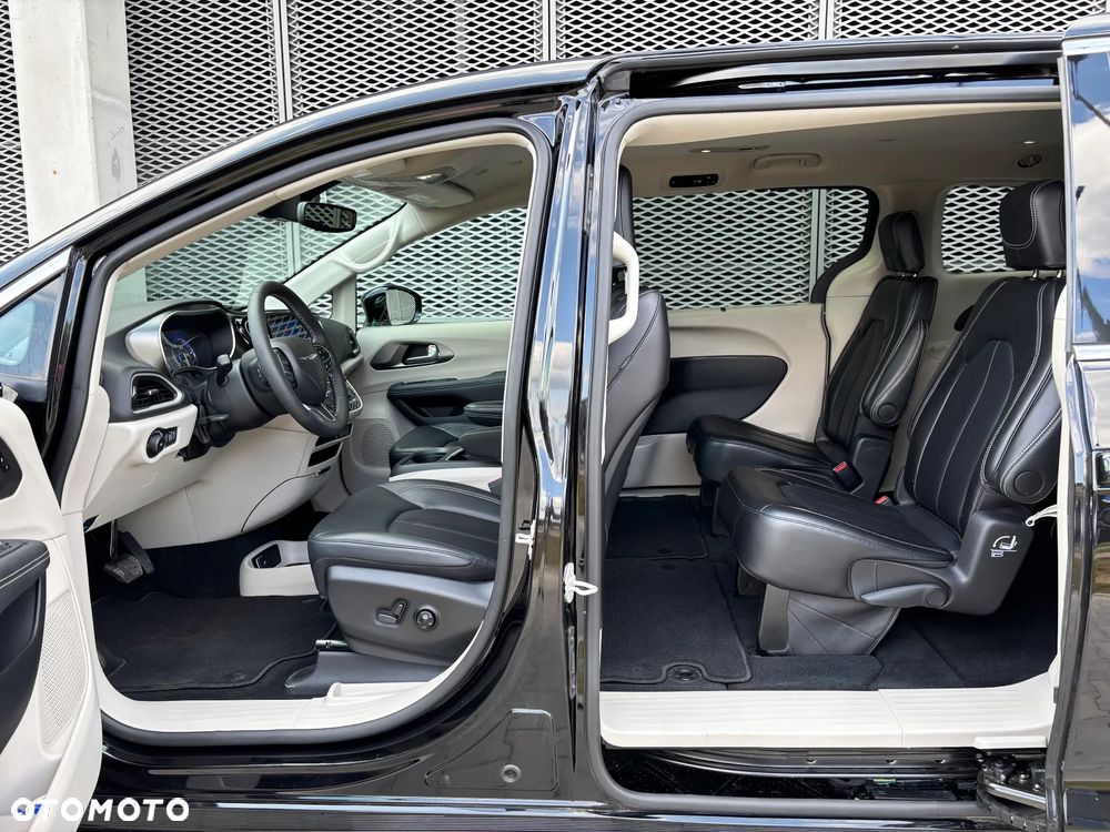 Chrysler Pacifica - 15