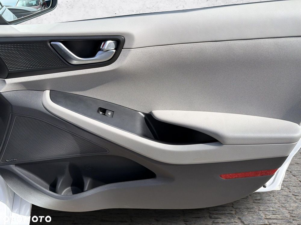 Hyundai IONIQ Hybrid Premium - 38