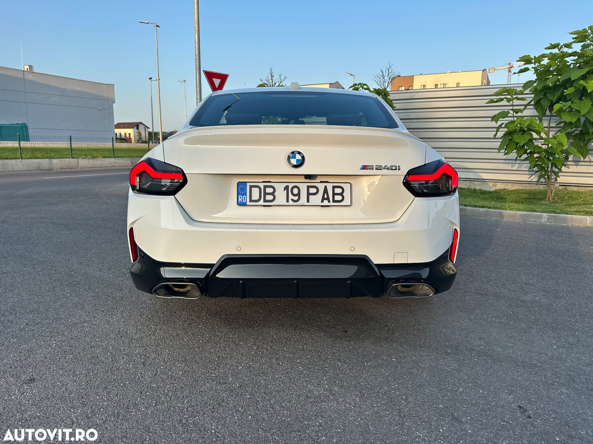 BMW M2 M240i xDrive AT - 4