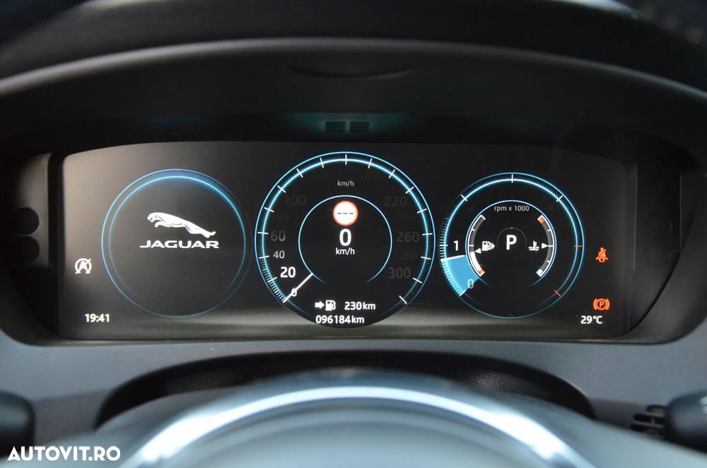 Jaguar F-Pace 25d AWD Aut. R-Sport - 24