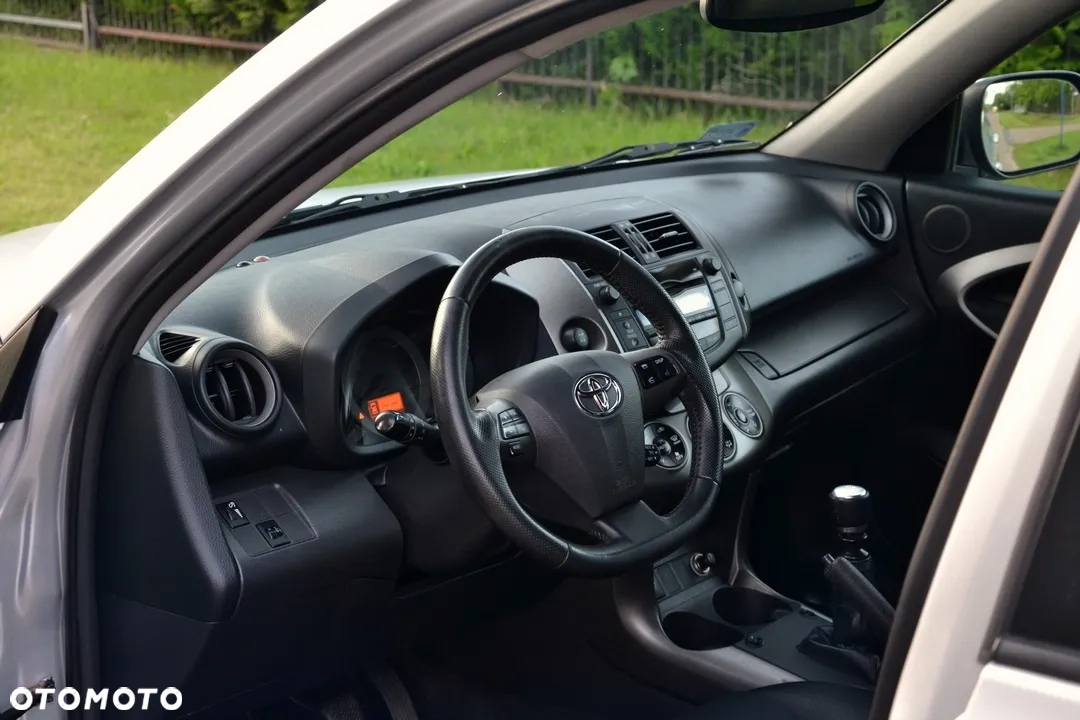 Toyota RAV4 2.2 D-4D 4x4 Executive - 17