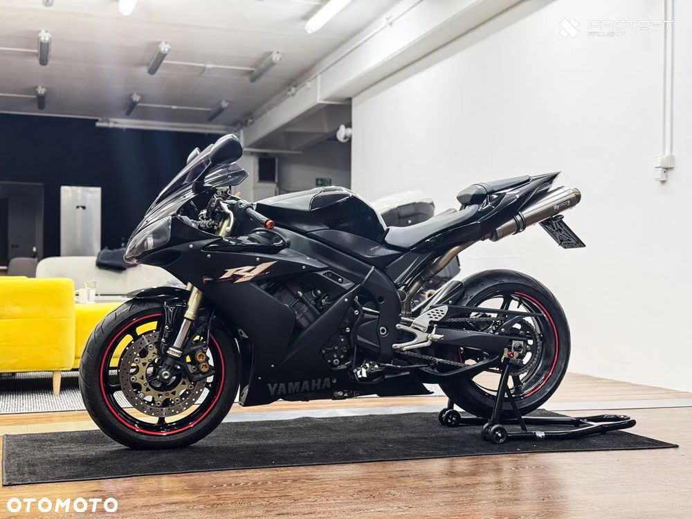 Yamaha R1 - 9