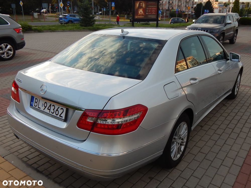 Mercedes-Benz Klasa E 250 CGI BlueEff Elegance - 4