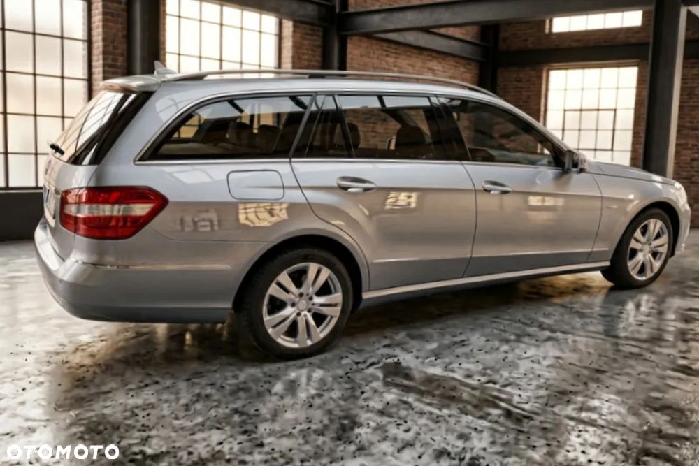 Mercedes-Benz Klasa E 220 CDI DPF BlueEFFICIENCY 7G-TRONIC Elegance - 8