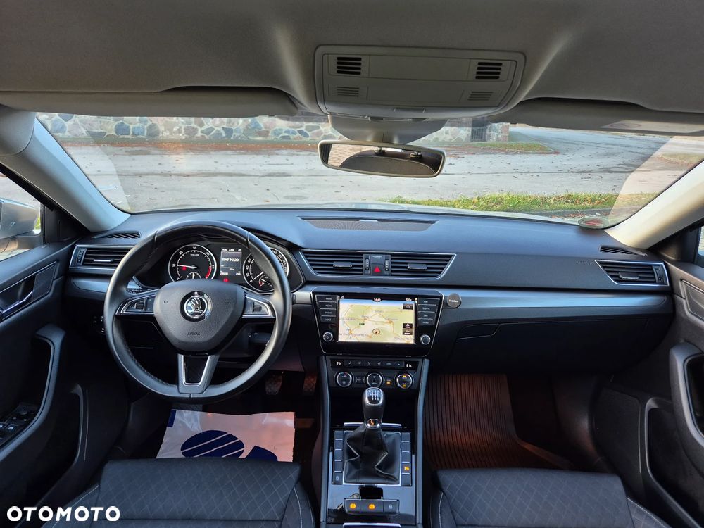 Skoda Superb 2.0 TDI Premium Edition - 29