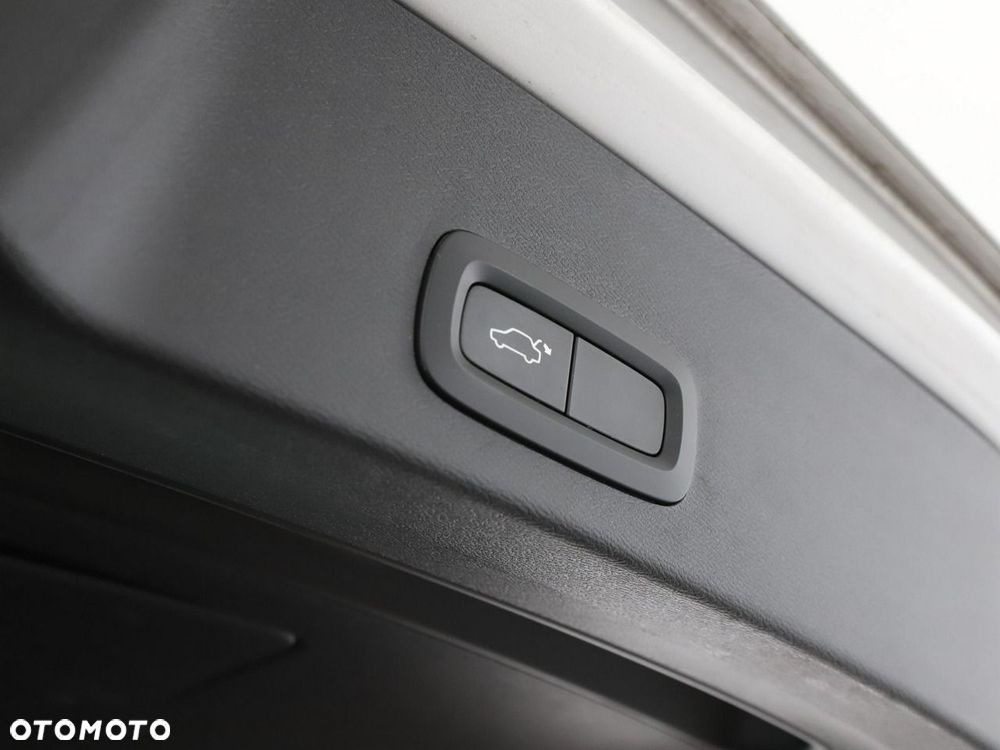 Volvo XC 40 T3 Momentum - 38