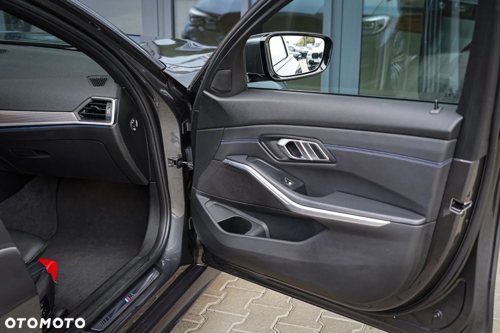 BMW Seria 3 330i M Sport sport - 35