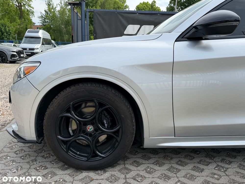 Alfa Romeo Stelvio 2.0 Turbo 16V AT8-Q4 Veloce - 10