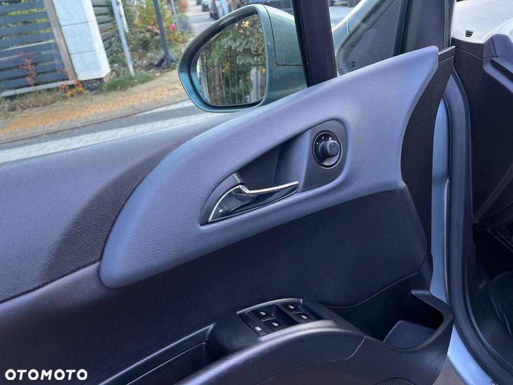 Opel Meriva 1.4 T Cosmo S&S - 25