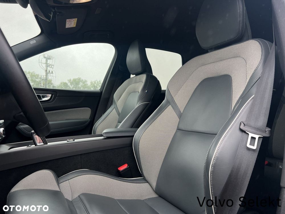 Volvo XC 60 B5 B AWD R-Design - 14