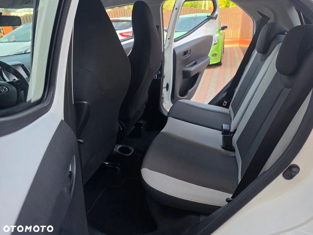 Toyota Aygo x-clusiv - 23