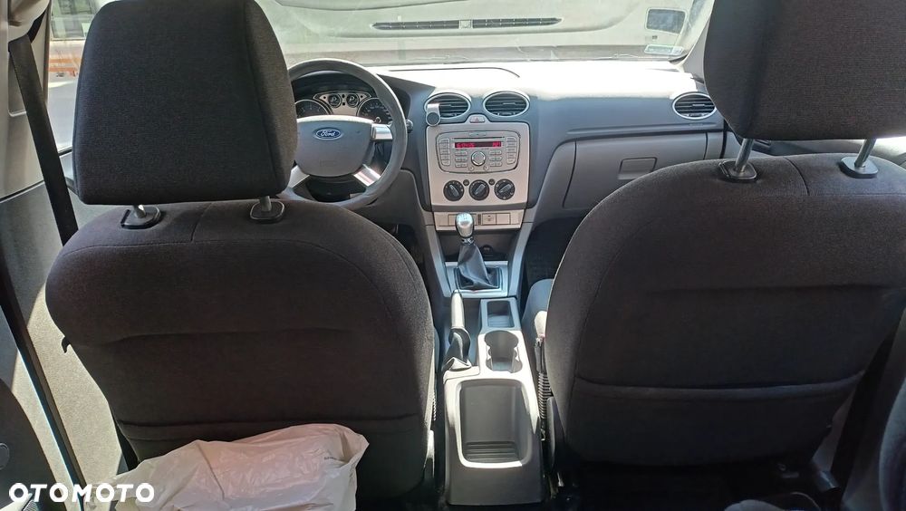 Ford Focus 1.6 16V Style - 12