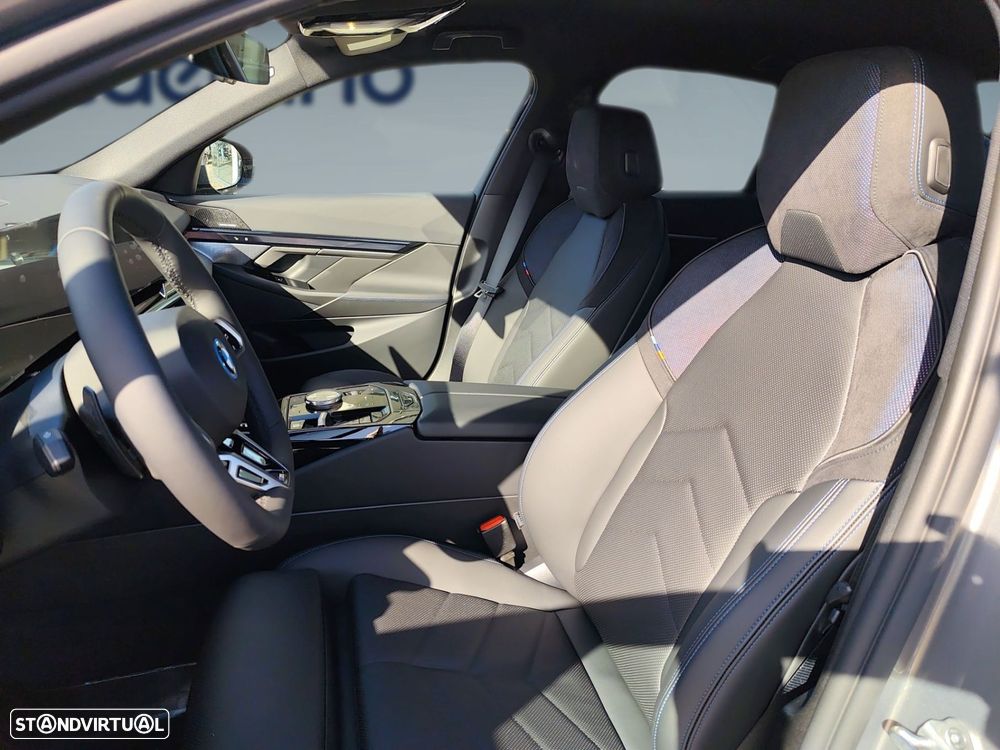 BMW 530 e Pack Desportivo M - 11