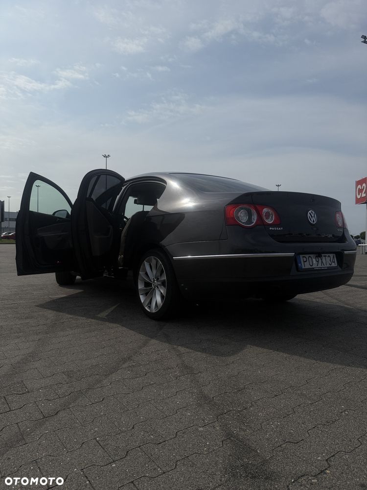 Volkswagen Passat 2.0 TDI DPF Highline - 11