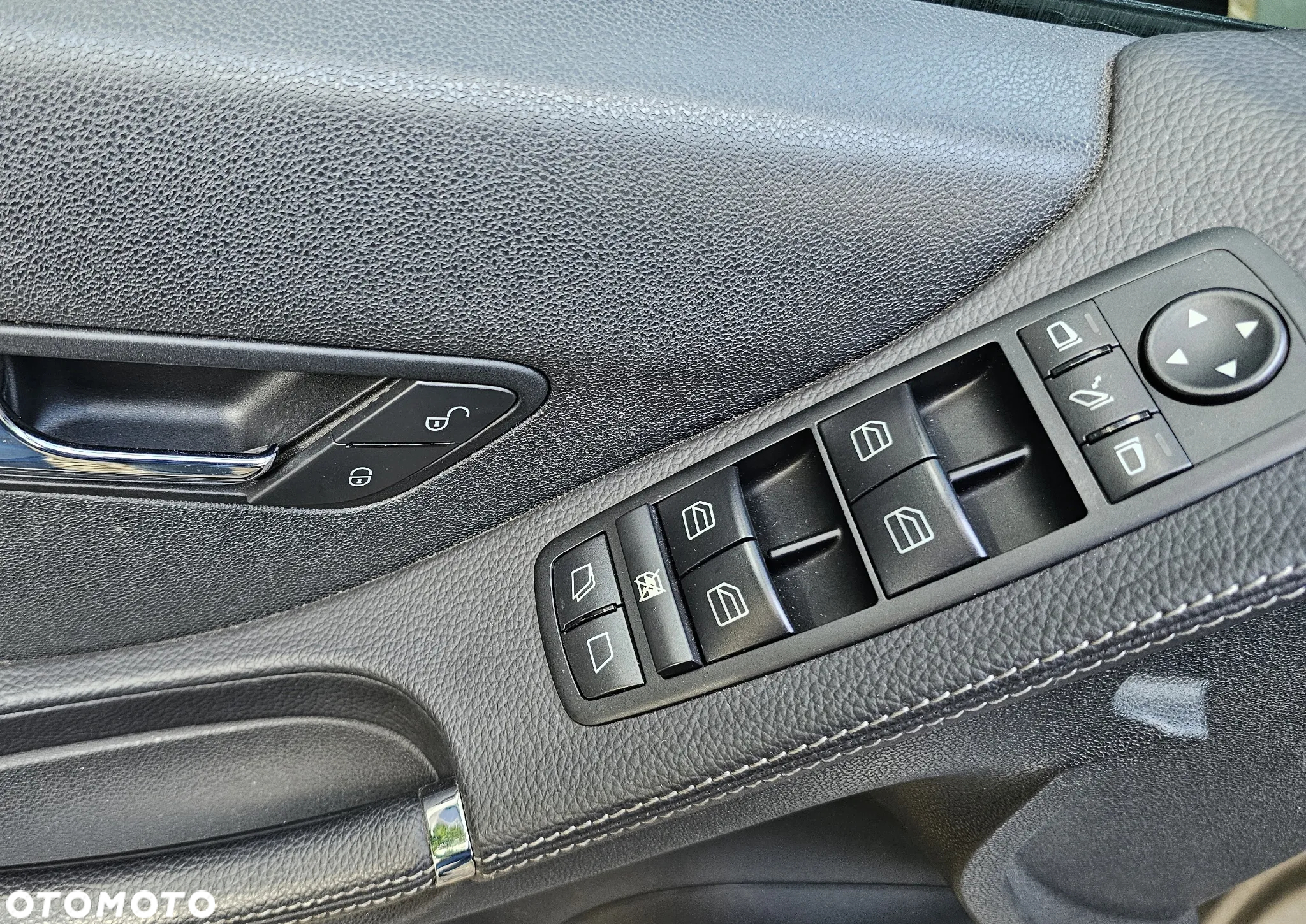 Mercedes-Benz Klasa R 320 CDI L 4Matic 7G-TRONIC Travel Edition - 23