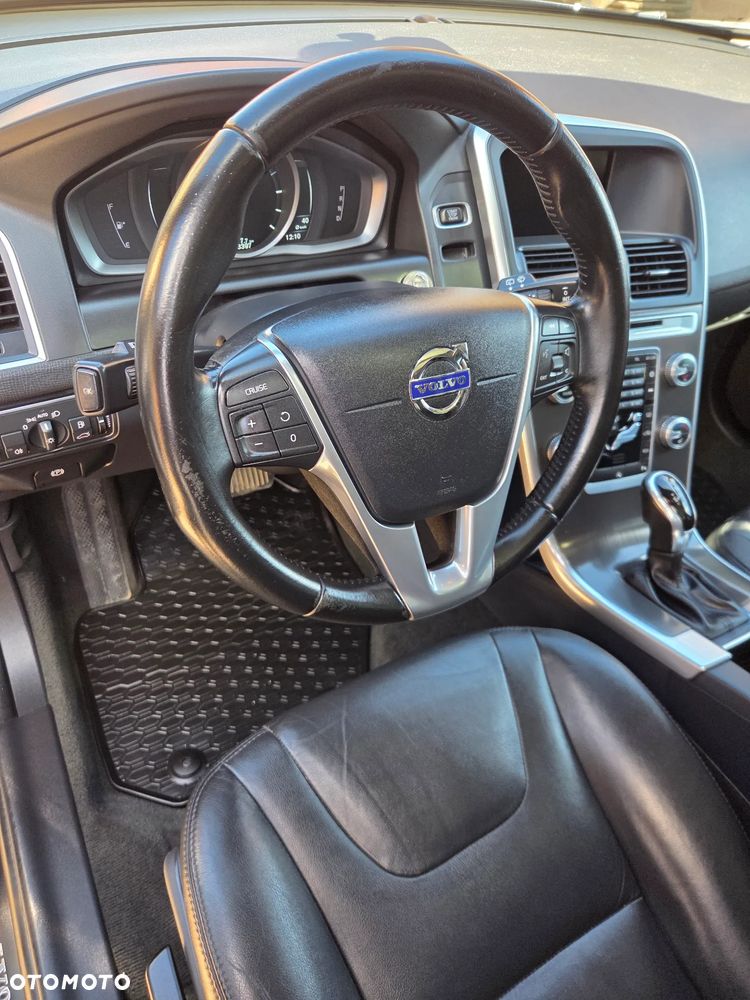 Volvo XC 60 D3 Drive-E Momentum - 28