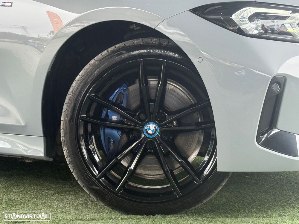 BMW 330 e Pack Desportivo M Auto - 16