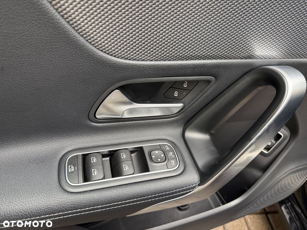 Mercedes-Benz CLA 180 7G-DCT Edition Progressive Line - 38