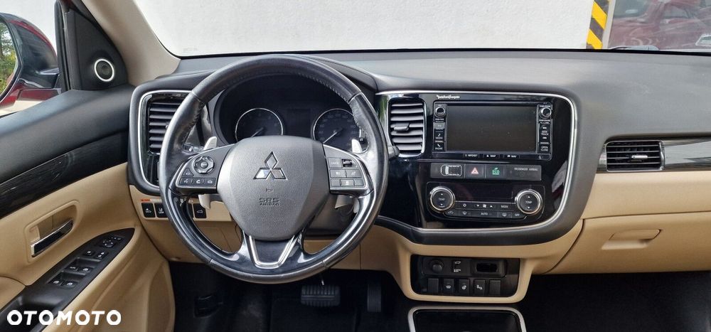 Mitsubishi Outlander 2.0 Instyle Navi 4WD CVT - 11