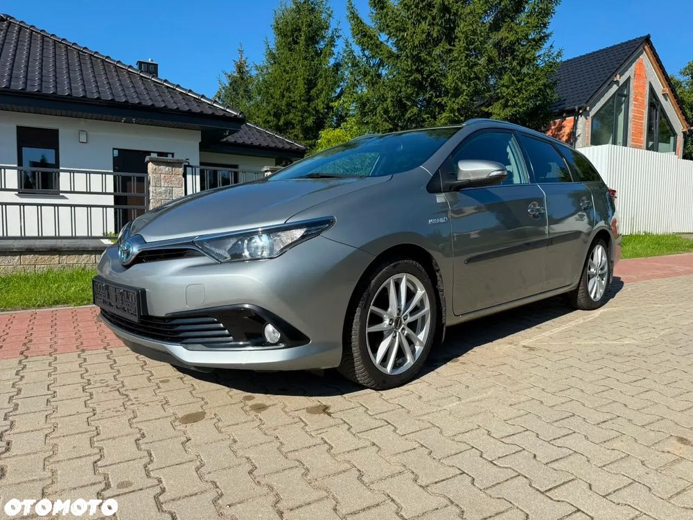 Toyota Auris 1.8 HSD Luna - 1