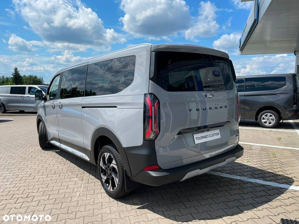 Ford Tourneo Custom - 22