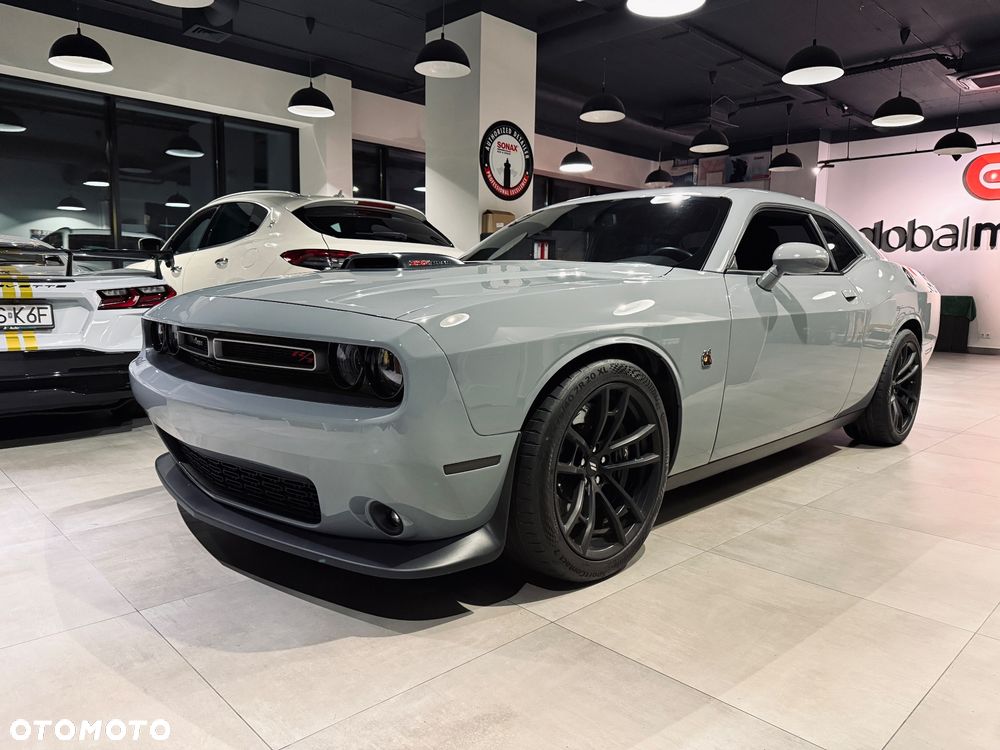 Dodge Challenger - 2