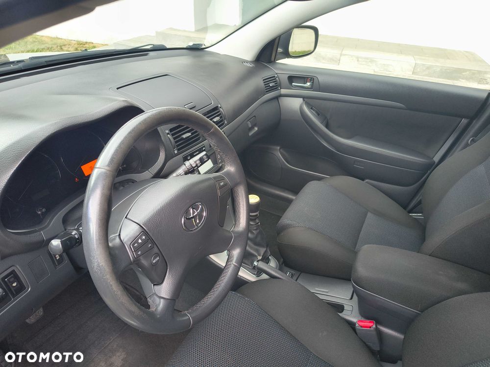 Toyota Avensis - 6