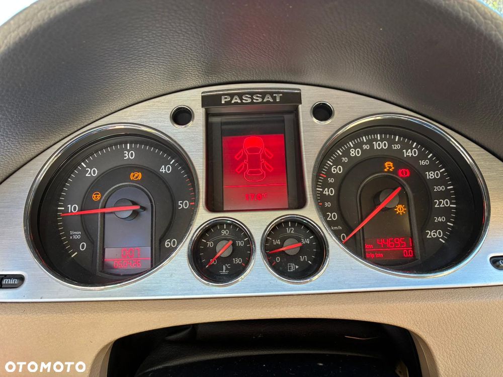 Volkswagen Passat 2.0 TDI DPF Highline - 4