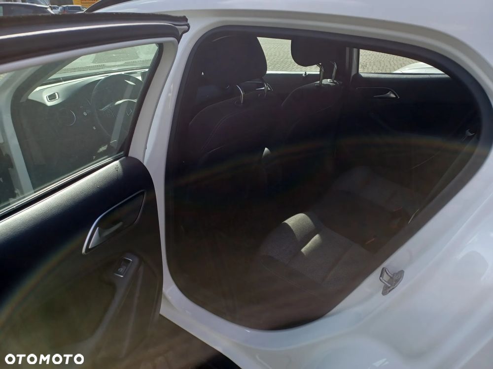 Mercedes-Benz GLA 200 7G-DCT - 10