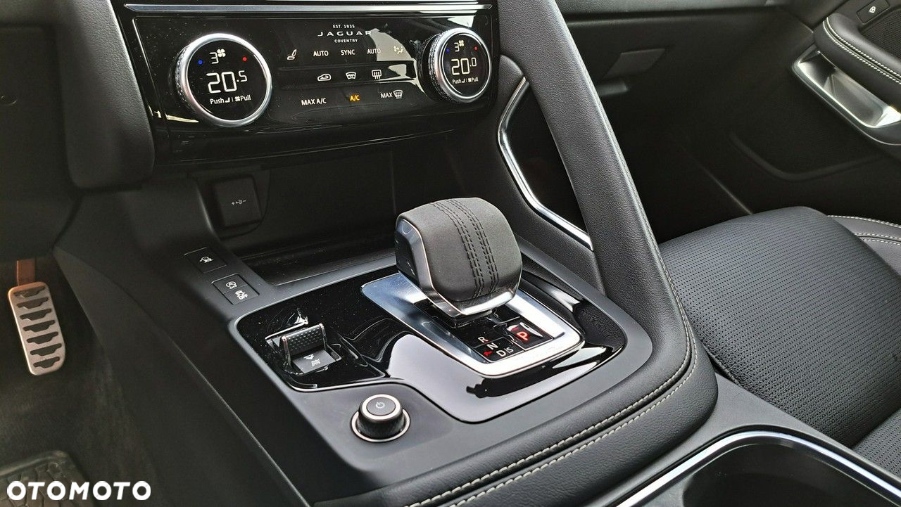 Jaguar E-Pace - 34