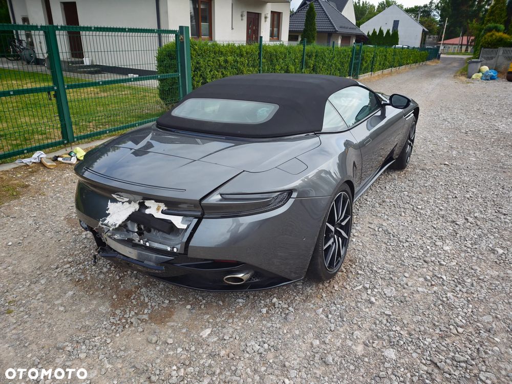 Aston Martin DB11 - 10