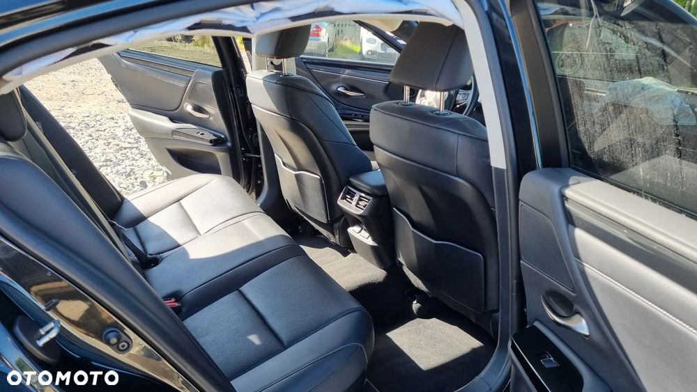 Lexus ES 300h Style Edition - 30