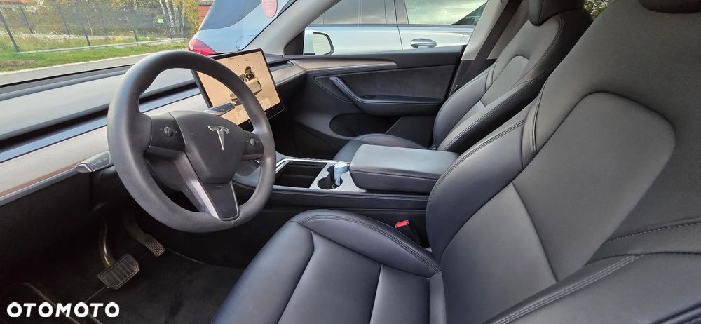 Tesla Model Y - 5