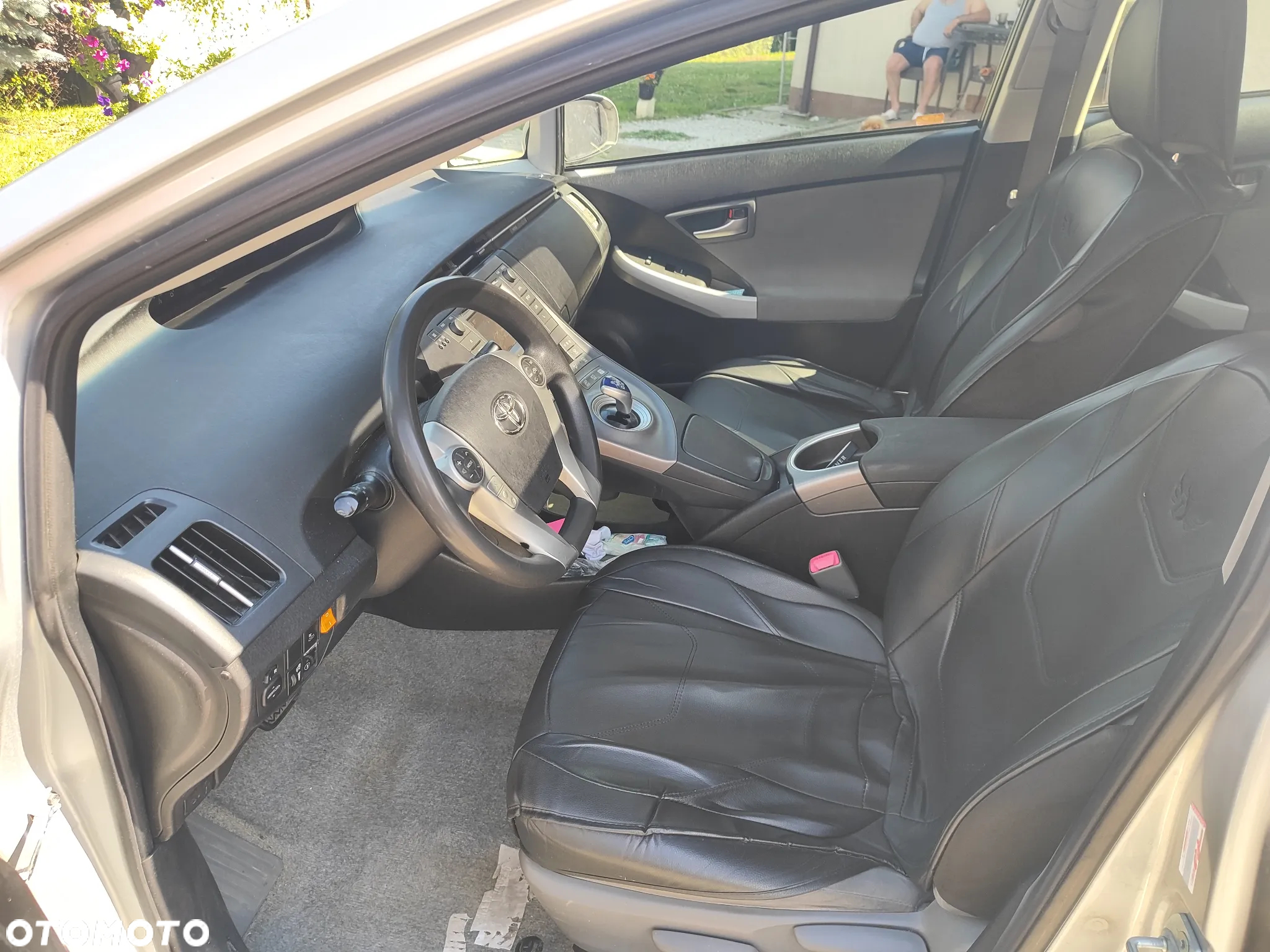Toyota Prius 1.8 HSD Premium - 11