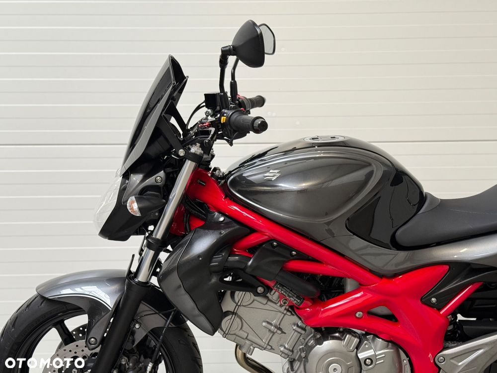 Suzuki Gladius - 24