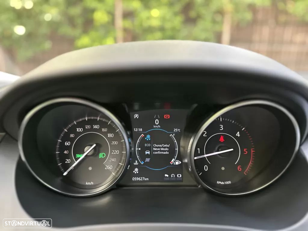 Jaguar E-Pace 2.0 i4D - 42