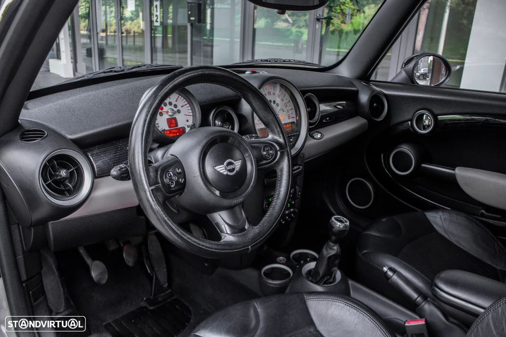 MINI 3 Portas Cooper D - 25