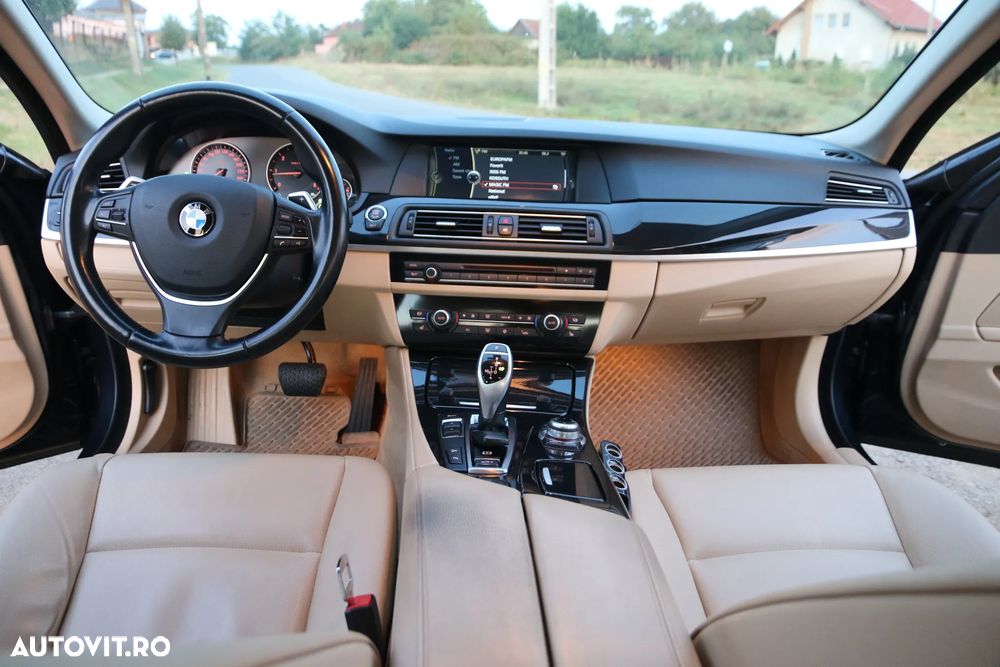 BMW Seria 5 525d xDrive - 14