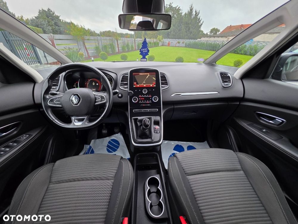 Renault Grand Scenic - 17