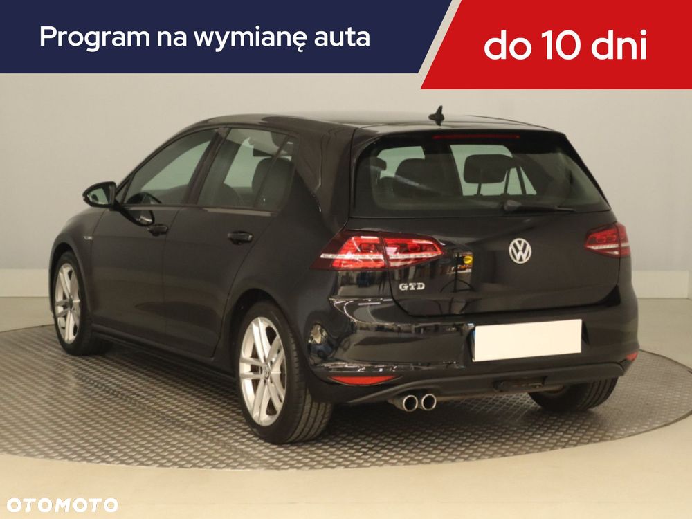 Volkswagen Golf - 6
