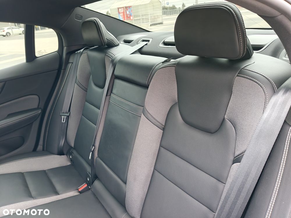 Volvo S60 B5 B AWD R-Design - 17