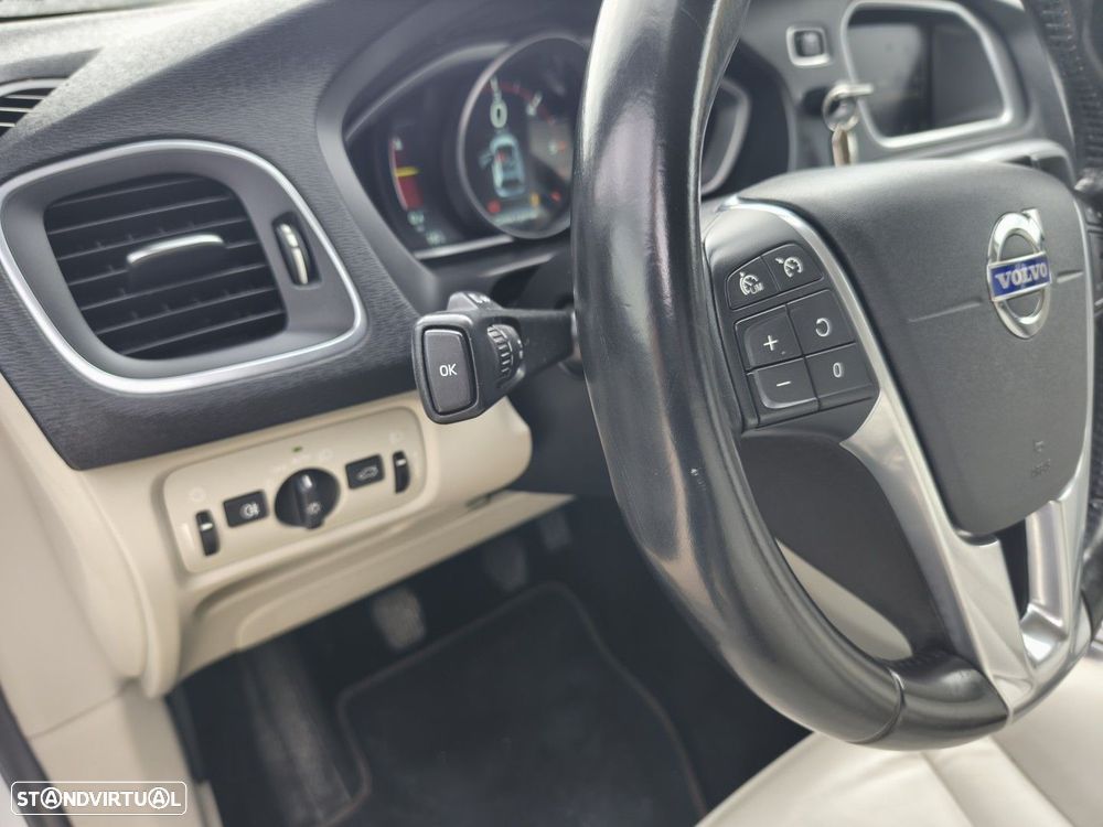 Volvo V40 Cross Country 1.6 D2 Summum - 10