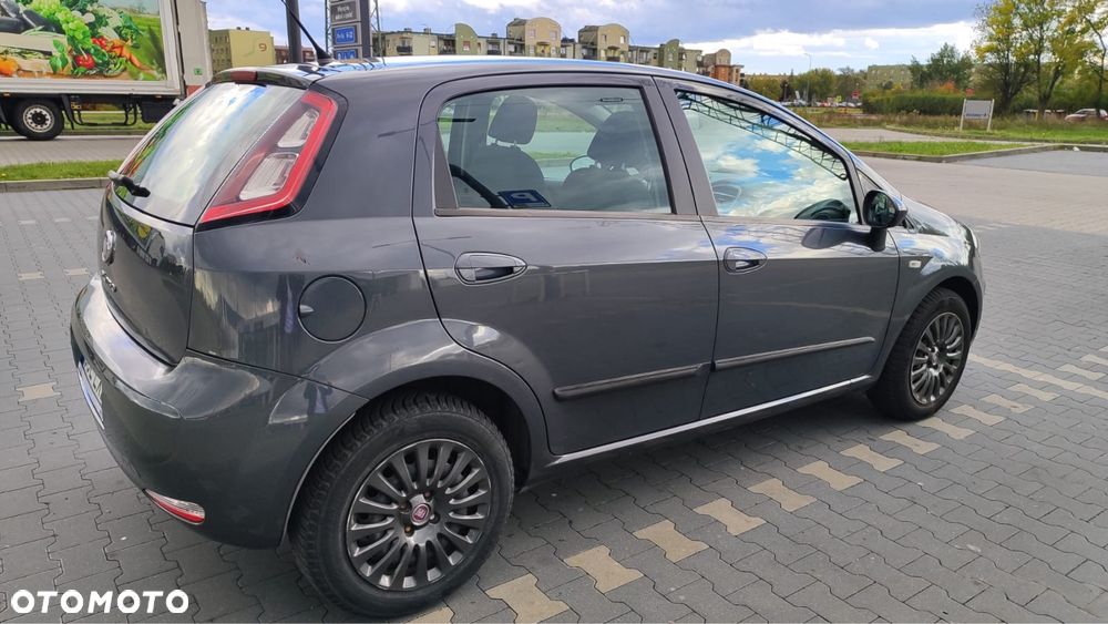 Fiat Punto 2012 photo 2