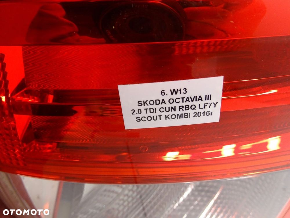 LAMPA PRAWA PRAWY TYŁ TYLNA SKODA OCTAVIA III KOMBI 5E9945096 - 9
