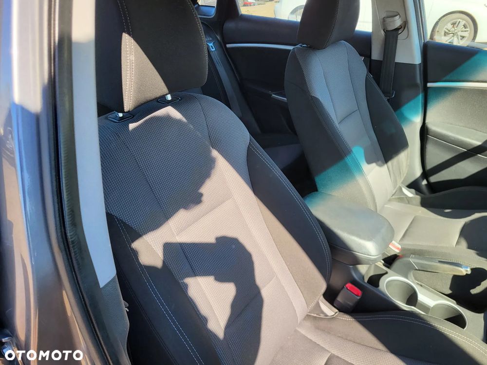 Hyundai i30 blue 1.6 CRDi Trend - 22