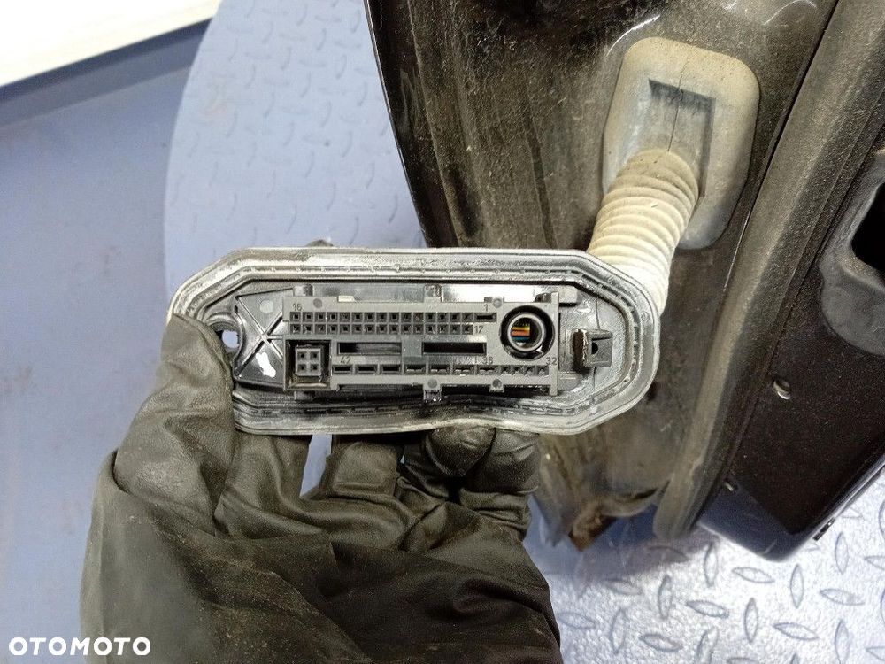 BMW 5 F10 DRZWI TYŁ PRAWE TYLNE B65 - 11