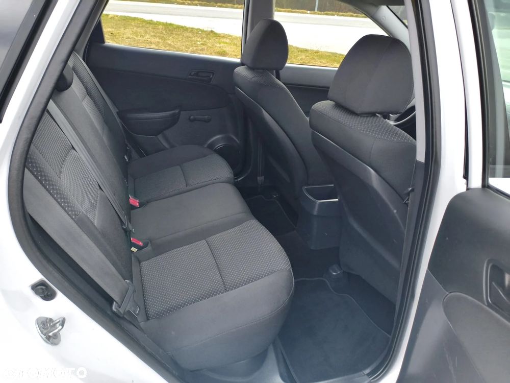 Hyundai i30 1.6 CRDi Edition 20 - 28