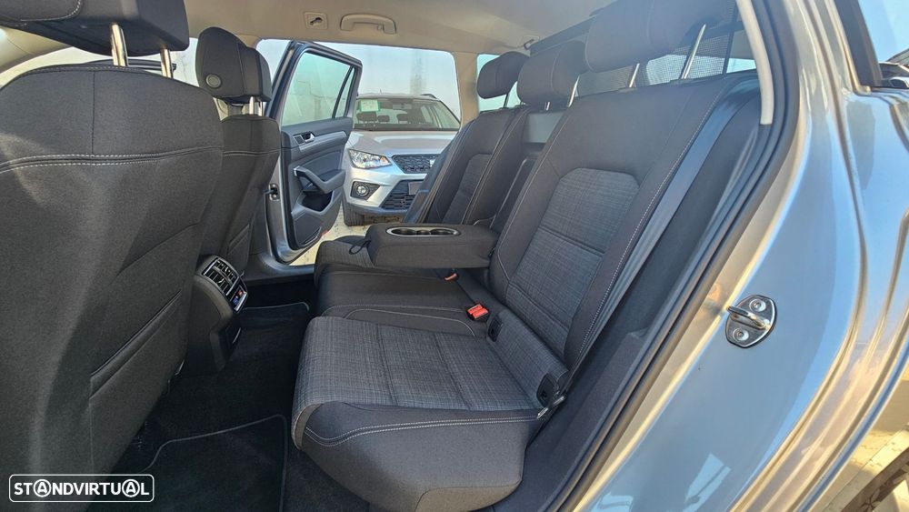 VW Passat Variant 2.0 TDi Business DSG - 12