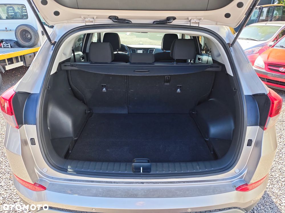 Hyundai Tucson 2.0 CRDi 4WD Automatik Intro Edition - 17