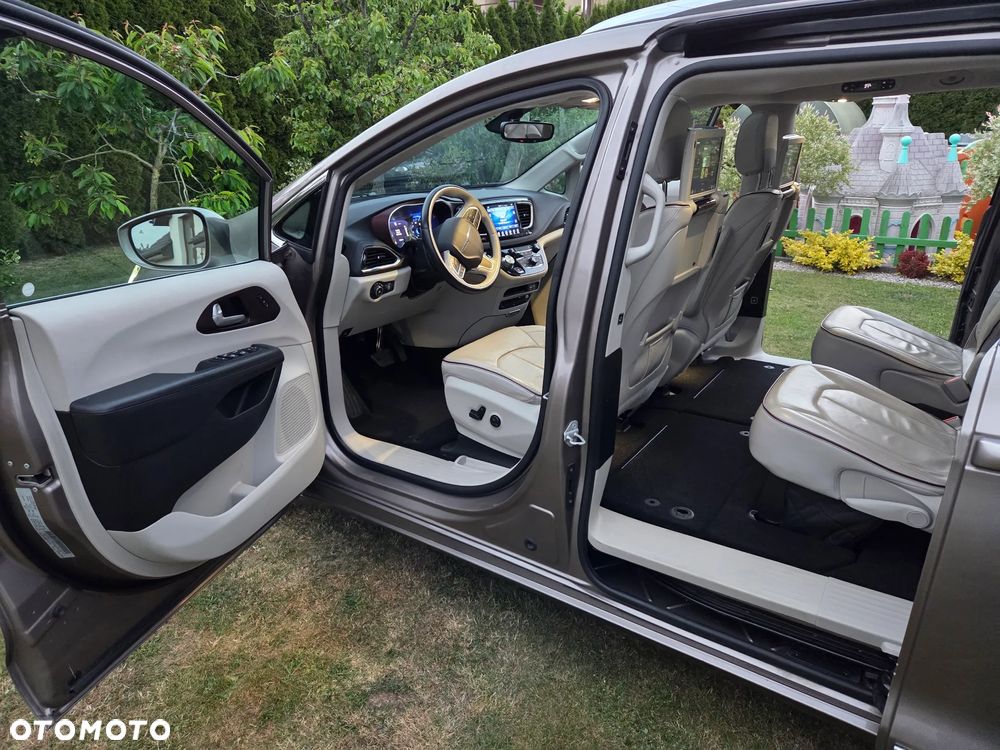Chrysler Pacifica - 10